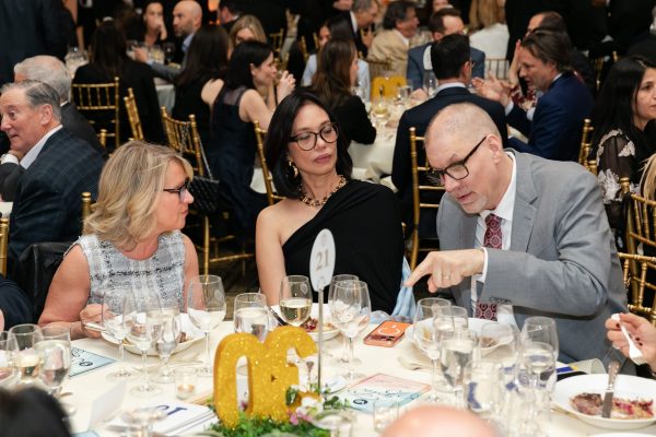 Only Sarah Merians has permition in this image
